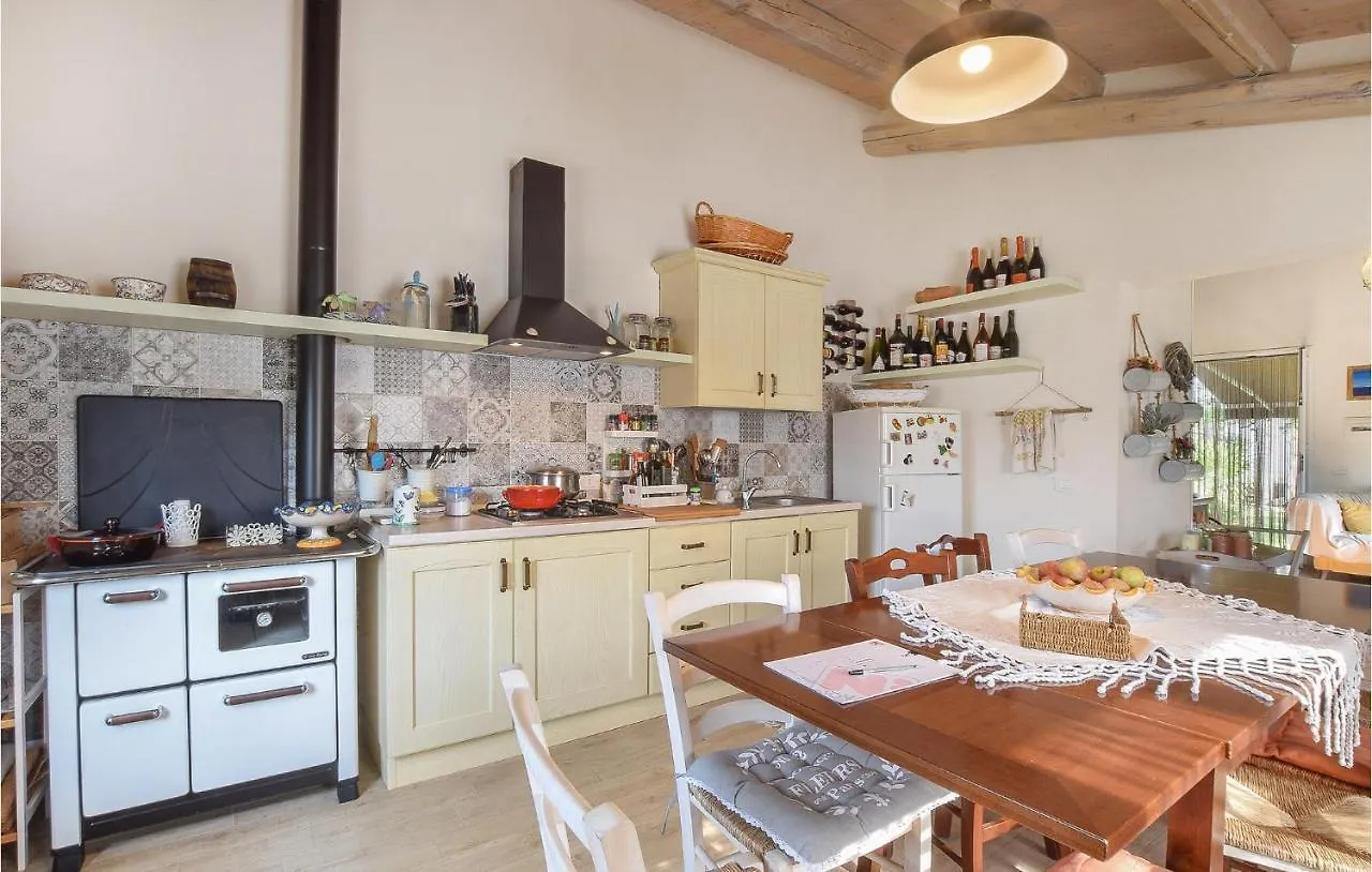 Awesome Home In Chiaramonte Gulfi With Wifi 0*,  意大利